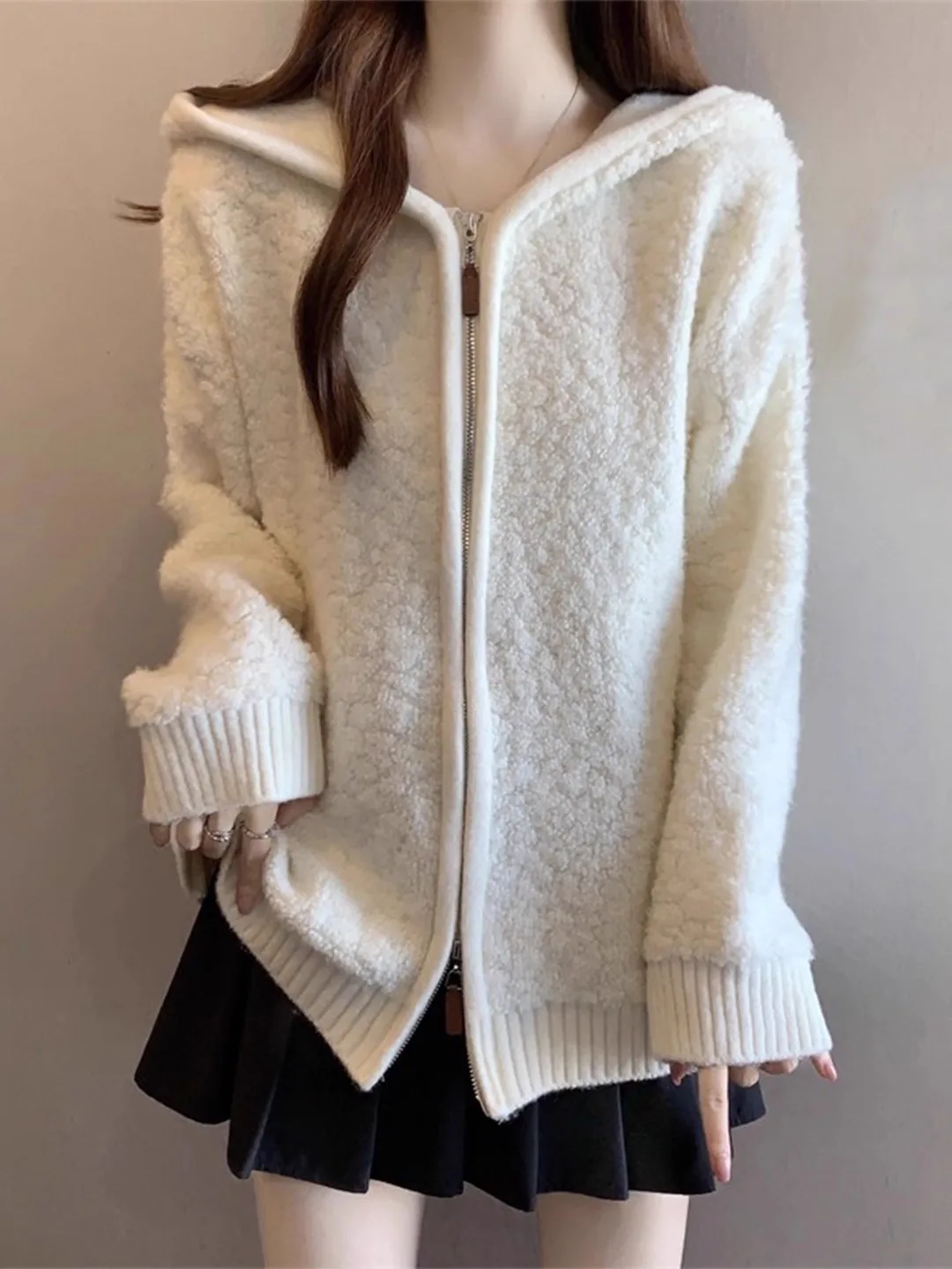 Свободный удлиненный кардиган с капюшоном для женщин, осенне-зимняя верхняя одежда больших размеров, стройнящая фигуру, модный, мягкий, из полиэстера
Свободный удлиненный кардиган с капюшоном для женщин, осенне-зимняя верхняя одежда больших размеров, стройнящая фигуру, модный, мягкий, из полиэстера