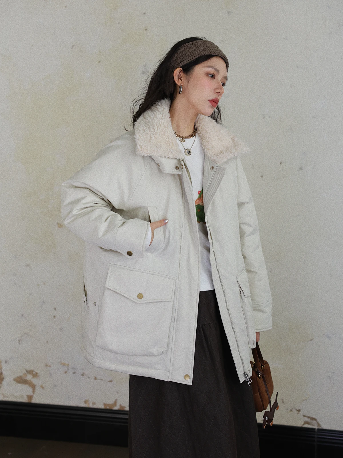 DR Loose Retro Workwear Parka Sle Women's Mid-Length down Jaet Fake eepskin Collar Versatile Warm Thi Long Sve Coat
DR Loose Retro Workwear Parka Sle Women's Mid-Length down Jaet Fake eepskin Collar Versatile Warm Thi Long Sve Coat