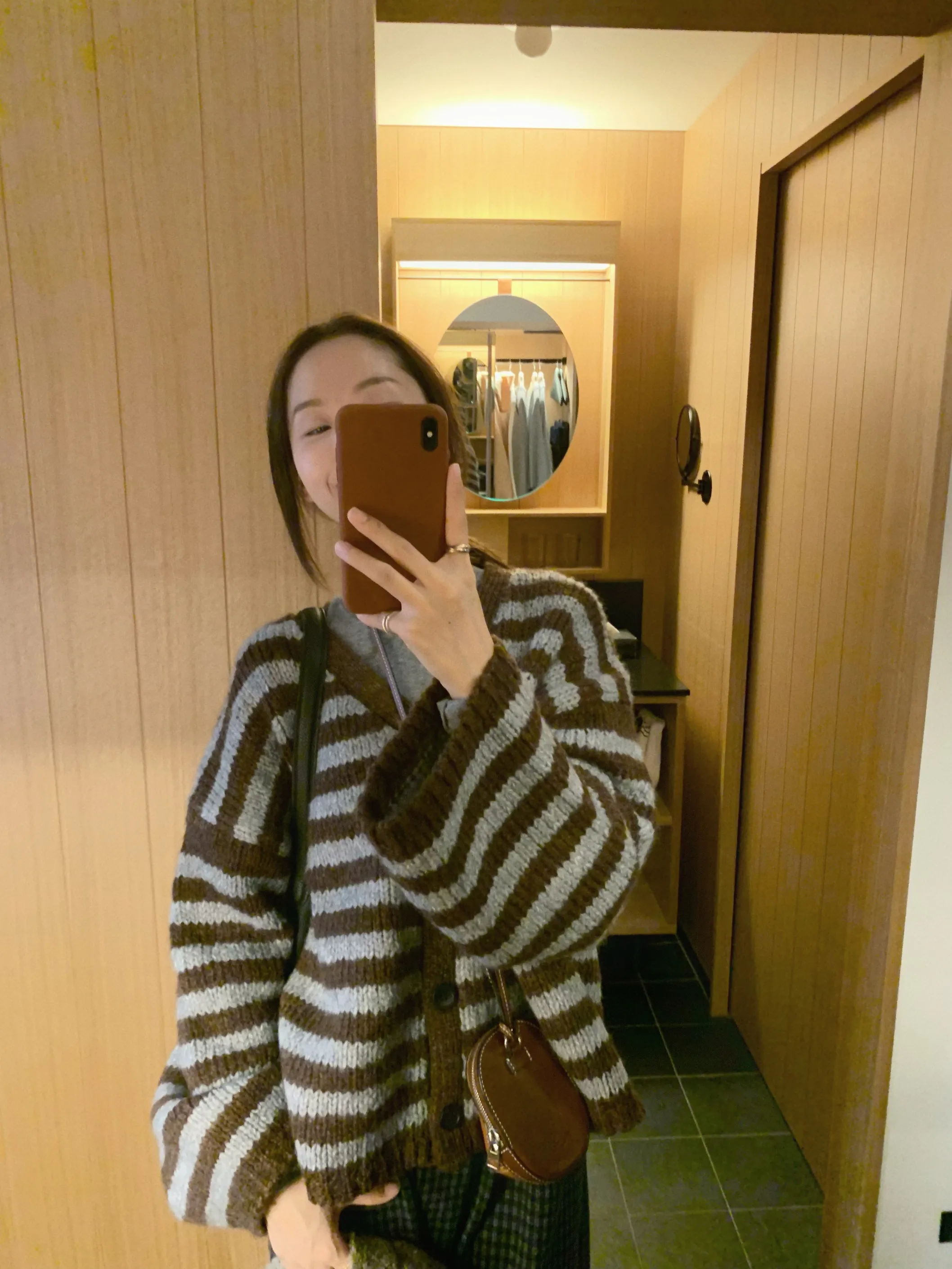 Женская свободная трикотажная кофта Fretaro с V-образным вырезом в полоску, новая зимняя повседневная модель из полиэстера с длинными рукавами
Женская свободная трикотажная кофта Fretaro с V-образным вырезом в полоску, новая зимняя повседневная модель из полиэстера с длинными рукавами