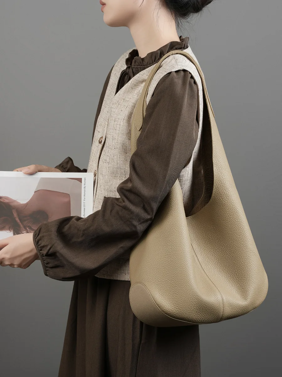 New Korean internet famous women's bag bucket bag large capacity top layer leather tote bag armpit single shoulder leather bag
New Korean internet famous women's bag bucket bag large capacity top layer leather tote bag armpit single shoulder leather bag