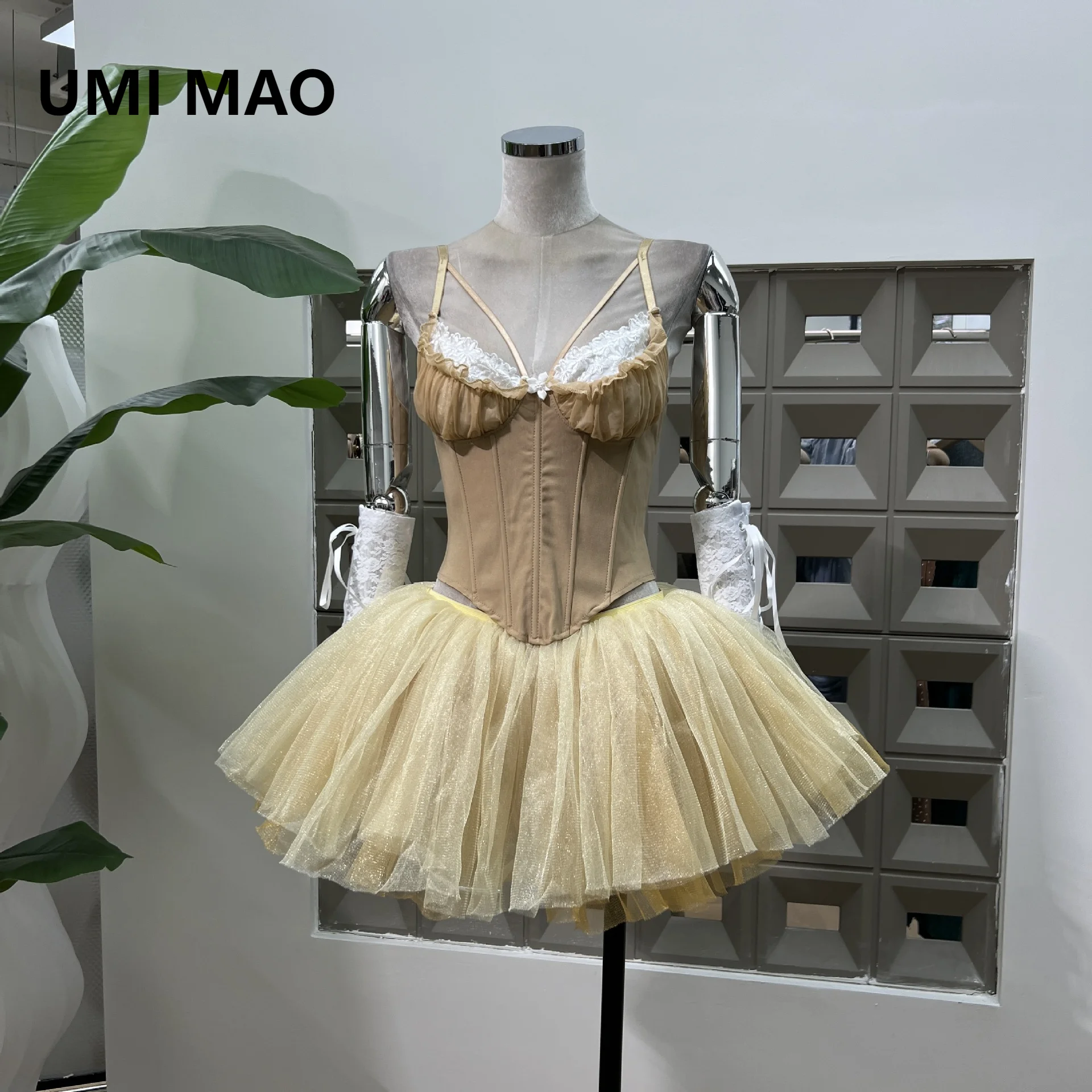 UMI MAO Spring Fashion Pure Desire Western Style Fishbone Strap With Tank Top+Puff Short Skirt To Show Off Body Shape
UMI MAO Spring Fashion Pure Desire Western Style Fishbone Strap With Tank Top+Puff Short Skirt To Show Off Body Shape