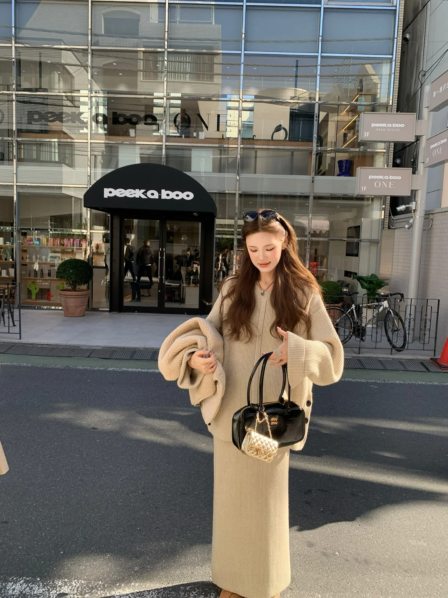 AAAAXBBB Шерстяной вязаный свитер с круглым вырезом и юбка: комплект из двух предметов для женщин, повседневный модный осенне-зимний ансамбль
AAAAXBBB Шерстяной вязаный свитер с круглым вырезом и юбка: комплект из двух предметов для женщин, повседневный модный осенне-зимний ансамбль