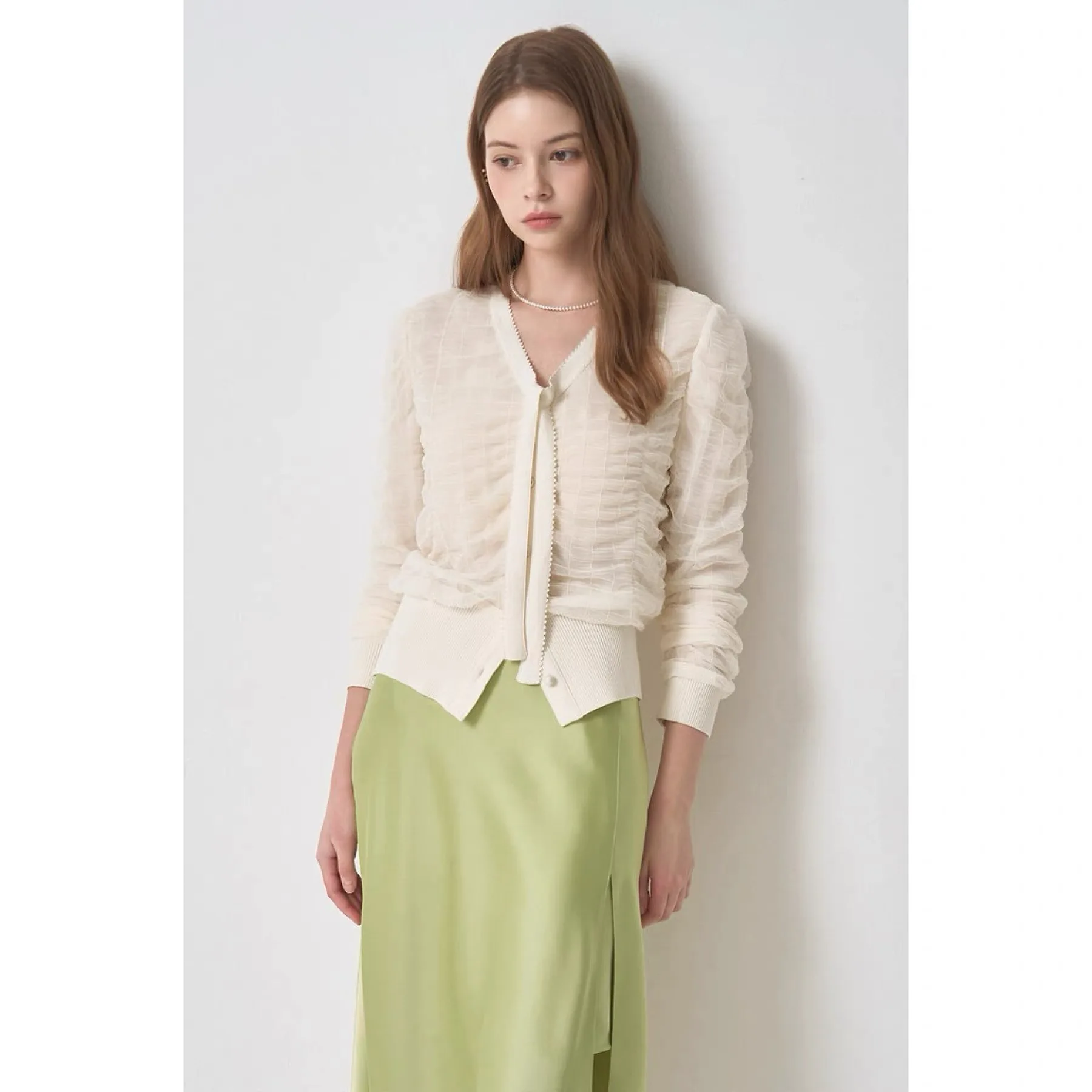 NingYao MIN26 Spring Elegance V-neck Splice Pleated Slimming Top Outerwear Versatile Commute Style Long Sleeve Buttoned Coat
NingYao MIN26 Spring Elegance V-neck Splice Pleated Slimming Top Outerwear Versatile Commute Style Long Sleeve Buttoned Coat
