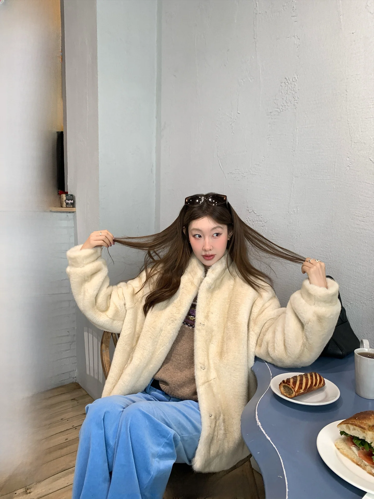 Ranwear Foggy White Frost Dye Fixed Fur Leather Stand Collar Fluffy Eco-friendly Micro Outfit Warmth Outerwear Women's Coat
Ranwear Foggy White Frost Dye Fixed Fur Leather Stand Collar Fluffy Eco-friendly Micro Outfit Warmth Outerwear Women's Coat