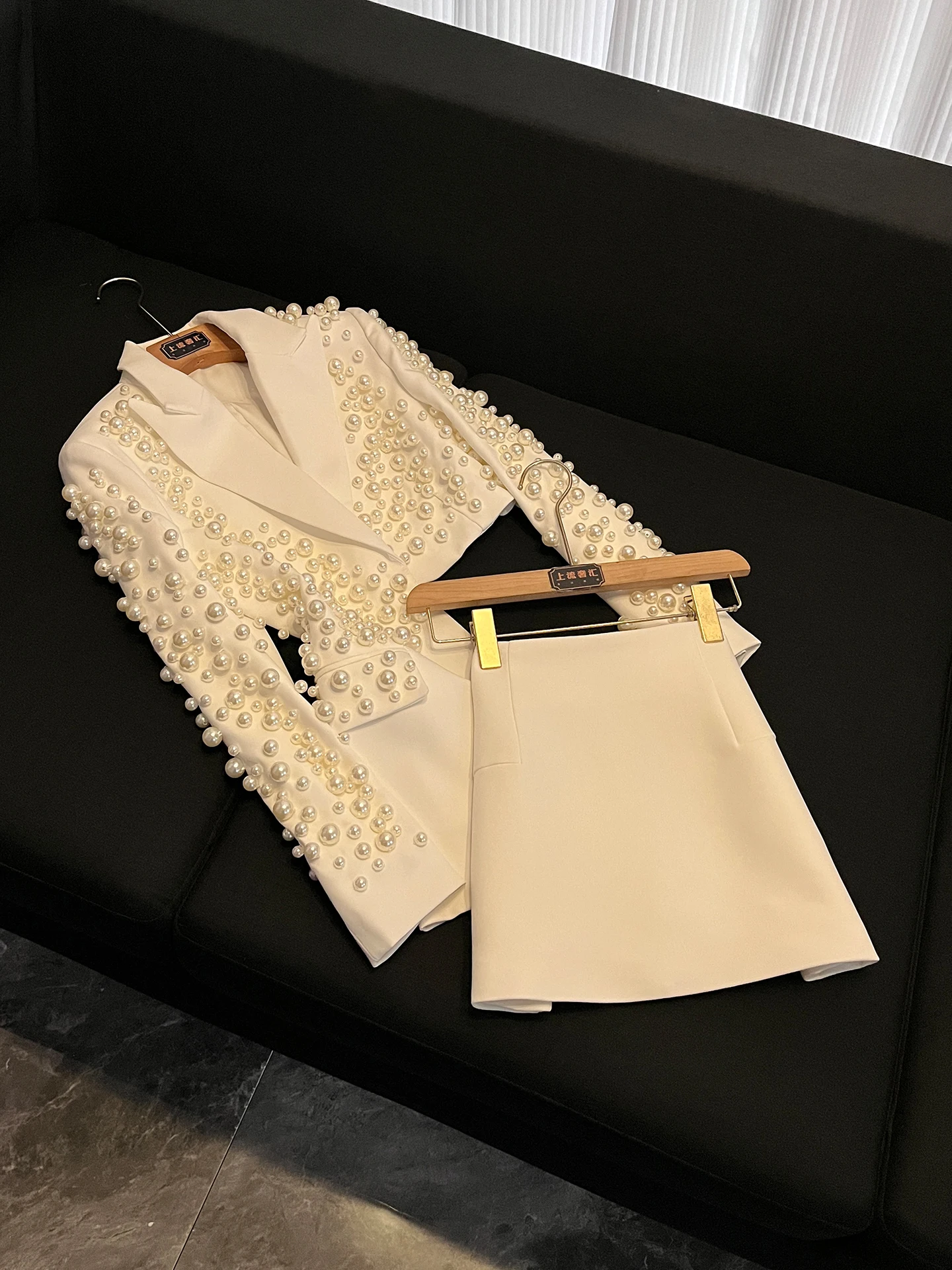 Pearl Decorated Deep V-Neck Asymmetric Heavy Embroidery Suit Skirt Set Women's Fashion High Waist Long Sleeve
Pearl Decorated Deep V-Neck Asymmetric Heavy Embroidery Suit Skirt Set Women's Fashion High Waist Long Sleeve