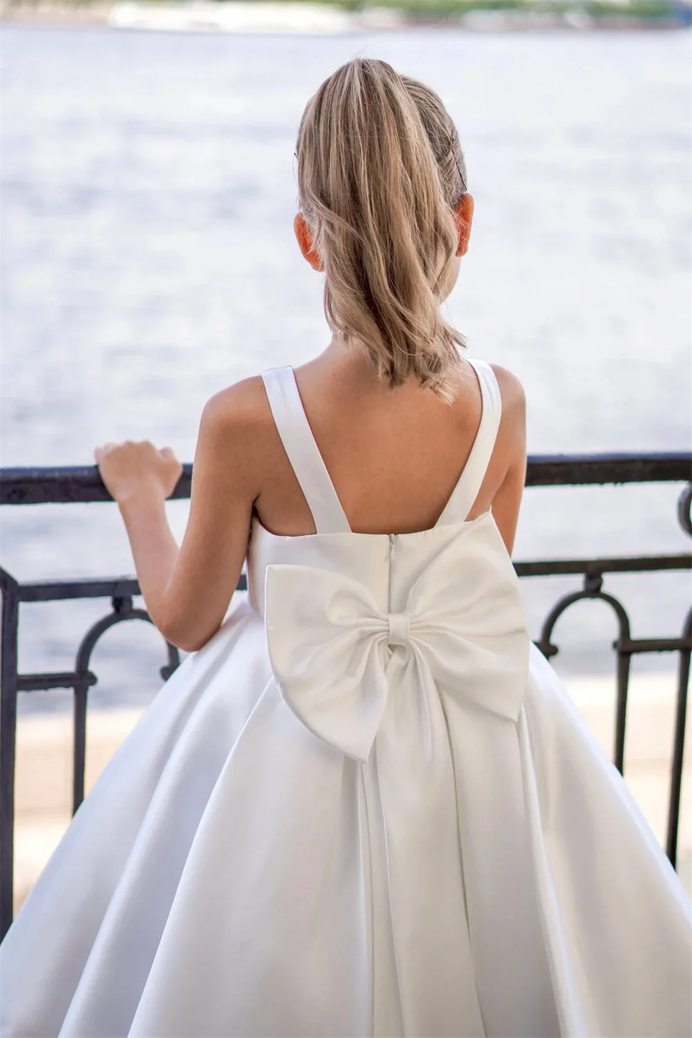 Customized Ivory Flower Girl Dresses For Wedding Quality Satin Sleeveless Elegant Princess Quinceanera First Holy Communion Gown
Customized Ivory Flower Girl Dresses For Wedding Quality Satin Sleeveless Elegant Princess Quinceanera First Holy Communion Gown