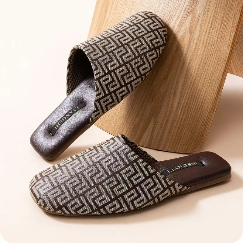 Men PU Leather Print Closed Toe Slippers Spring Autumn New Soft sole Non Slip Waterproof High Quality Home Slipper Floor Slipper
Men PU Leather Print Closed Toe Slippers Spring Autumn New Soft sole Non Slip Waterproof High Quality Home Slipper Floor Slipper
