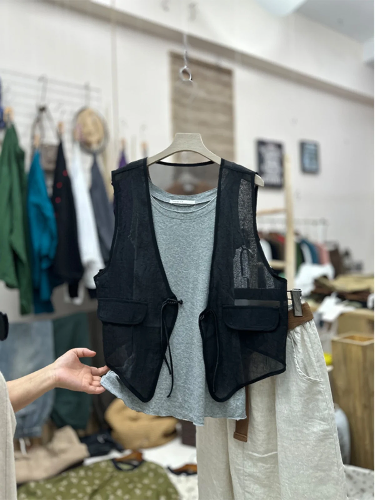 Жилет с отделкой на пуговицах, женский тонкий многослойный летний новый китайский национальный модный костюм, пальто V-Ne для поездок на работу
Жилет с отделкой на пуговицах, женский тонкий многослойный летний новый китайский национальный модный костюм, пальто V-Ne для поездок на работу