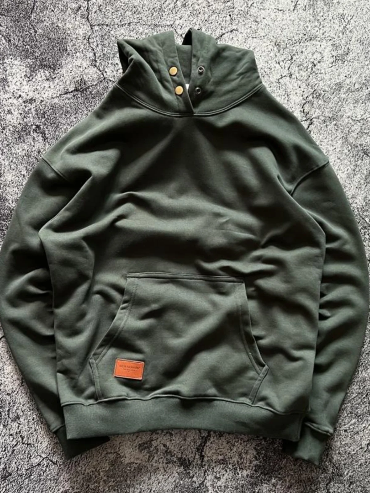 American Style Heavyweight 400g Simple Washed Color Button Hooded Loose Fleece Sweatshirt Spring Autumn Men's Casual Wear
American Style Heavyweight 400g Simple Washed Color Button Hooded Loose Fleece Sweatshirt Spring Autumn Men's Casual Wear