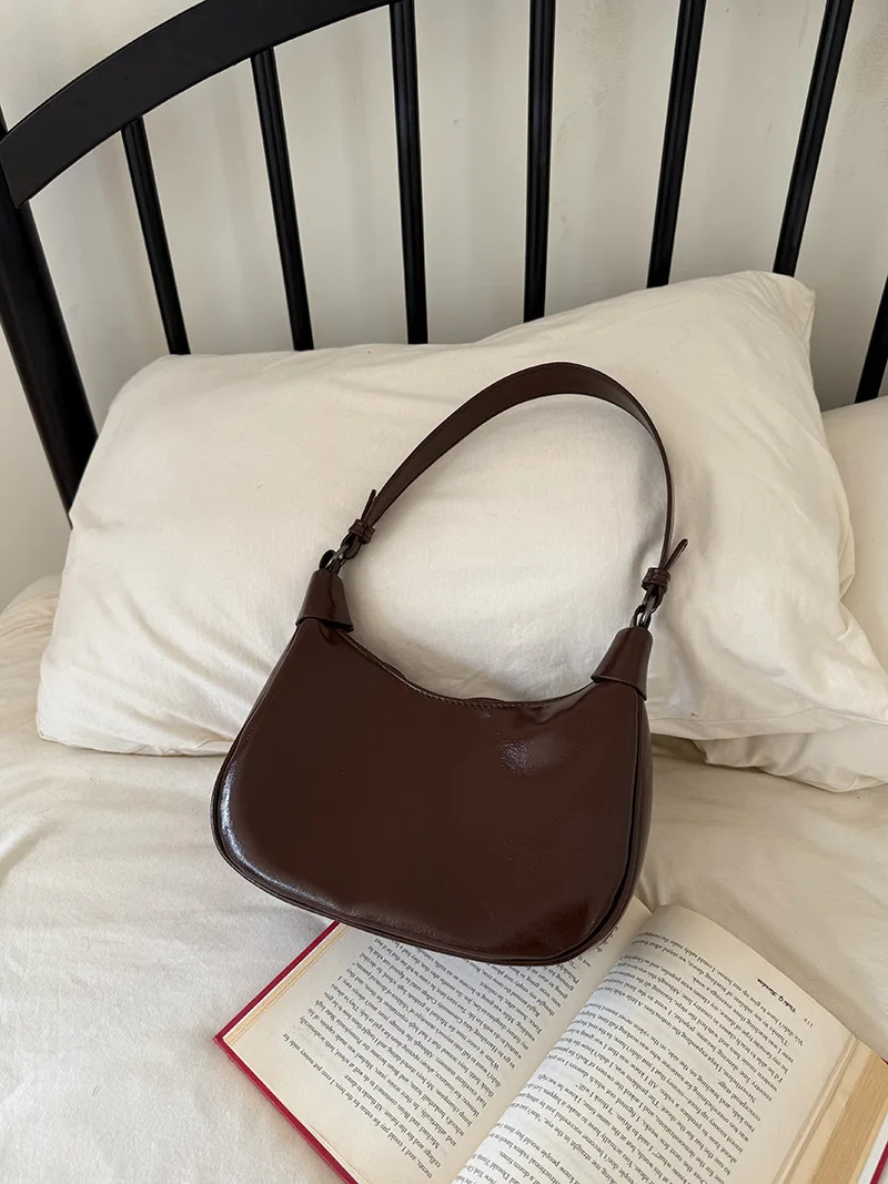 Niche retro underarm bag for women 2025 new fashion single shoulder soft leather commuting bag versatile crossbody bag for women
Niche retro underarm bag for women 2025 new fashion single shoulder soft leather commuting bag versatile crossbody bag for women