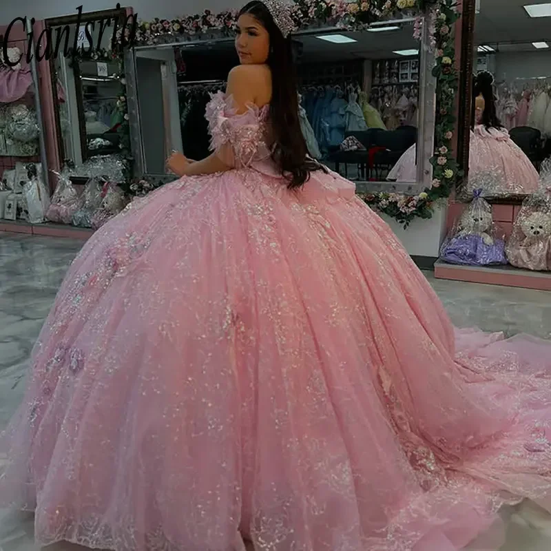 Розовое блестящее платье Quinceanera с кристаллами и бантом, бальное платье с открытыми плечами и аппликациями, кружево Sweet 15 Años, мексиканское индивидуальное платье
Розовое блестящее платье Quinceanera с кристаллами и бантом, бальное платье с открытыми плечами и аппликациями, кружево Sweet 15 Años, мексиканское индивидуальное платье