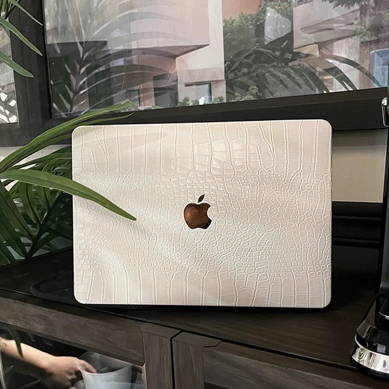 Light Luxury Laptop case For Macbook Air 13 15 A3241 Protective Cover for M2 14 Inch 16 Pro Hard shell Case in Crocodile Pattern
Light Luxury Laptop case For Macbook Air 13 15 A3241 Protective Cover for M2 14 Inch 16 Pro Hard shell Case in Crocodile Pattern