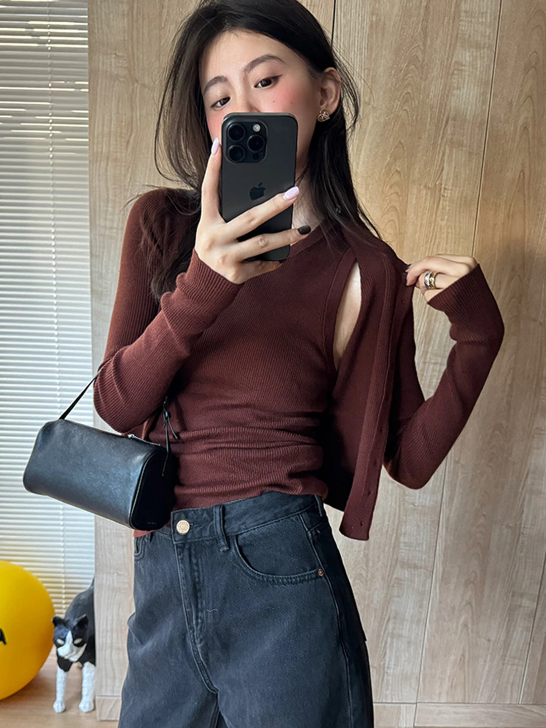 Casual Knitted Ice Silk Short Cardigan with Strap Vest Autumn Outerwear Two-Piece Set for Women Comfortable Long Sleeve Top
Casual Knitted Ice Silk Short Cardigan with Strap Vest Autumn Outerwear Two-Piece Set for Women Comfortable Long Sleeve Top