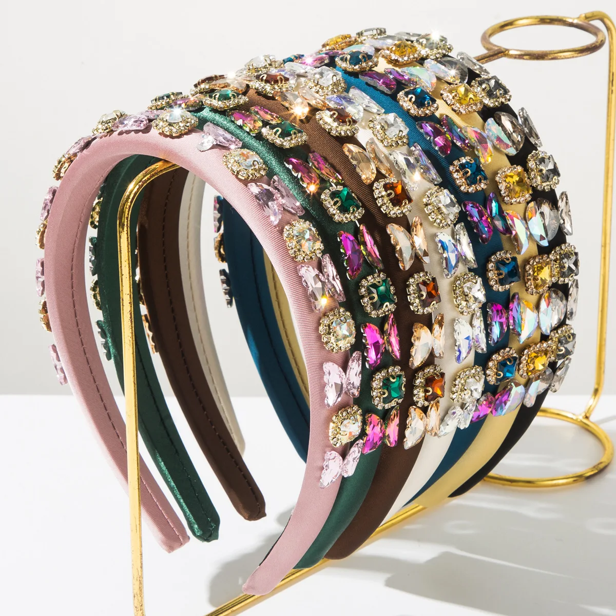 New fashion retro thin edge sponge headband women's diamond butterfly high sense going out beautiful travel hair accessories
New fashion retro thin edge sponge headband women's diamond butterfly high sense going out beautiful travel hair accessories