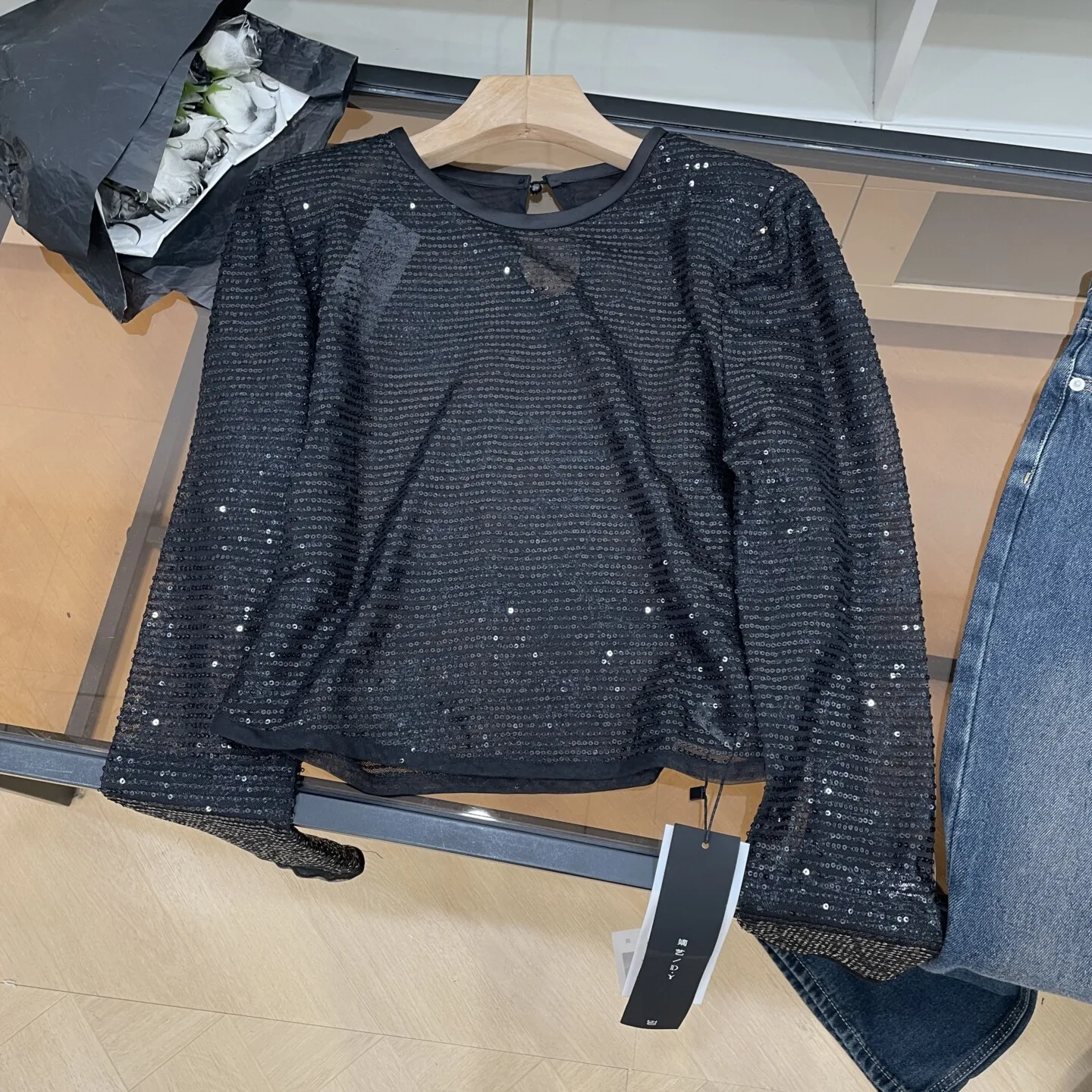 Trendy Bright Thread Fabric Drill Arc Top for Women Spring 2025 Fashionable Sexy Girl Style Chinese Style Clothing
Trendy Bright Thread Fabric Drill Arc Top for Women Spring 2025 Fashionable Sexy Girl Style Chinese Style Clothing