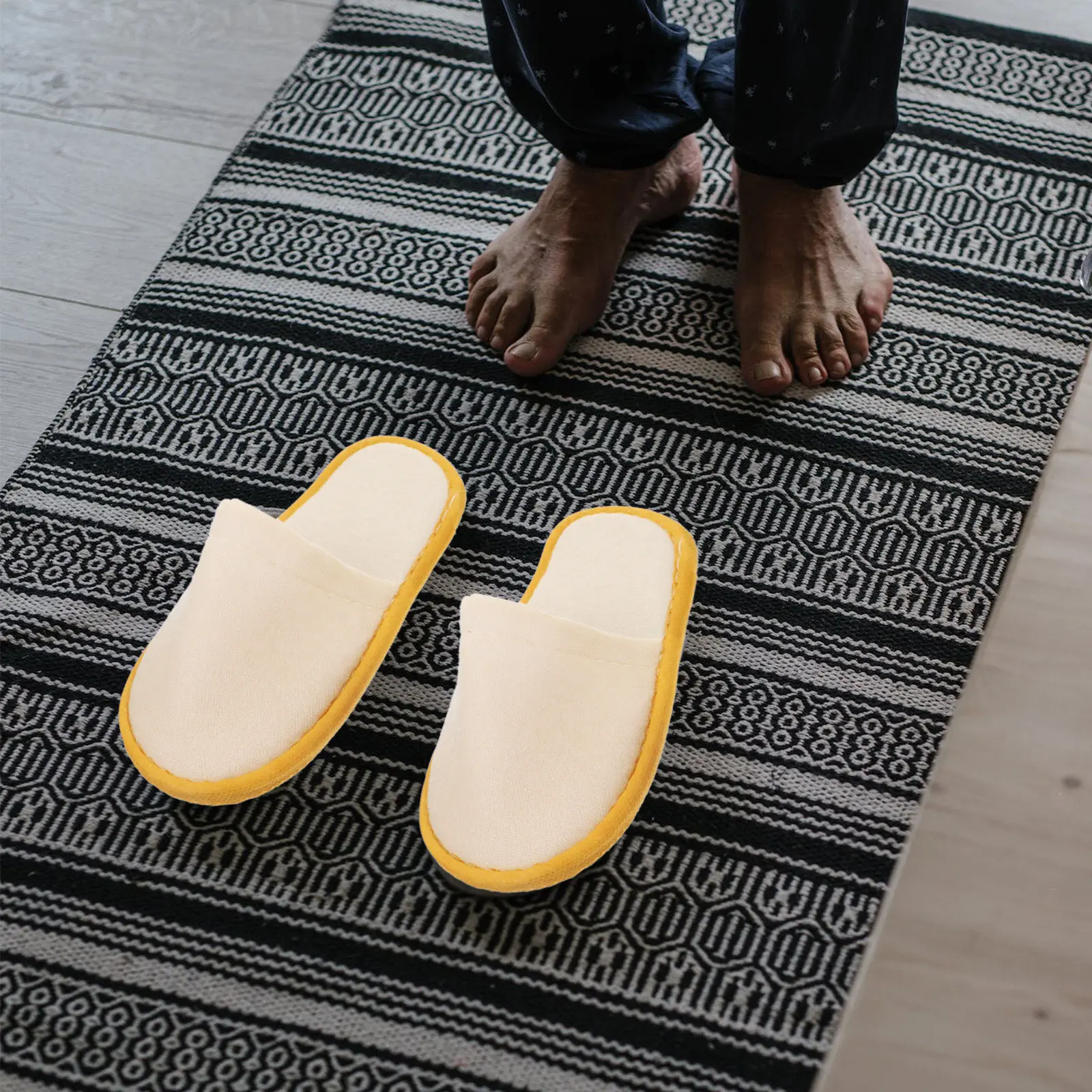 6Pairs Coral Fleece Disposable Slippers Soft Lightweight Breathable Hygroscopic Guest Hotel Spa Travel Indoor Slippers for Men
6Pairs Coral Fleece Disposable Slippers Soft Lightweight Breathable Hygroscopic Guest Hotel Spa Travel Indoor Slippers for Men