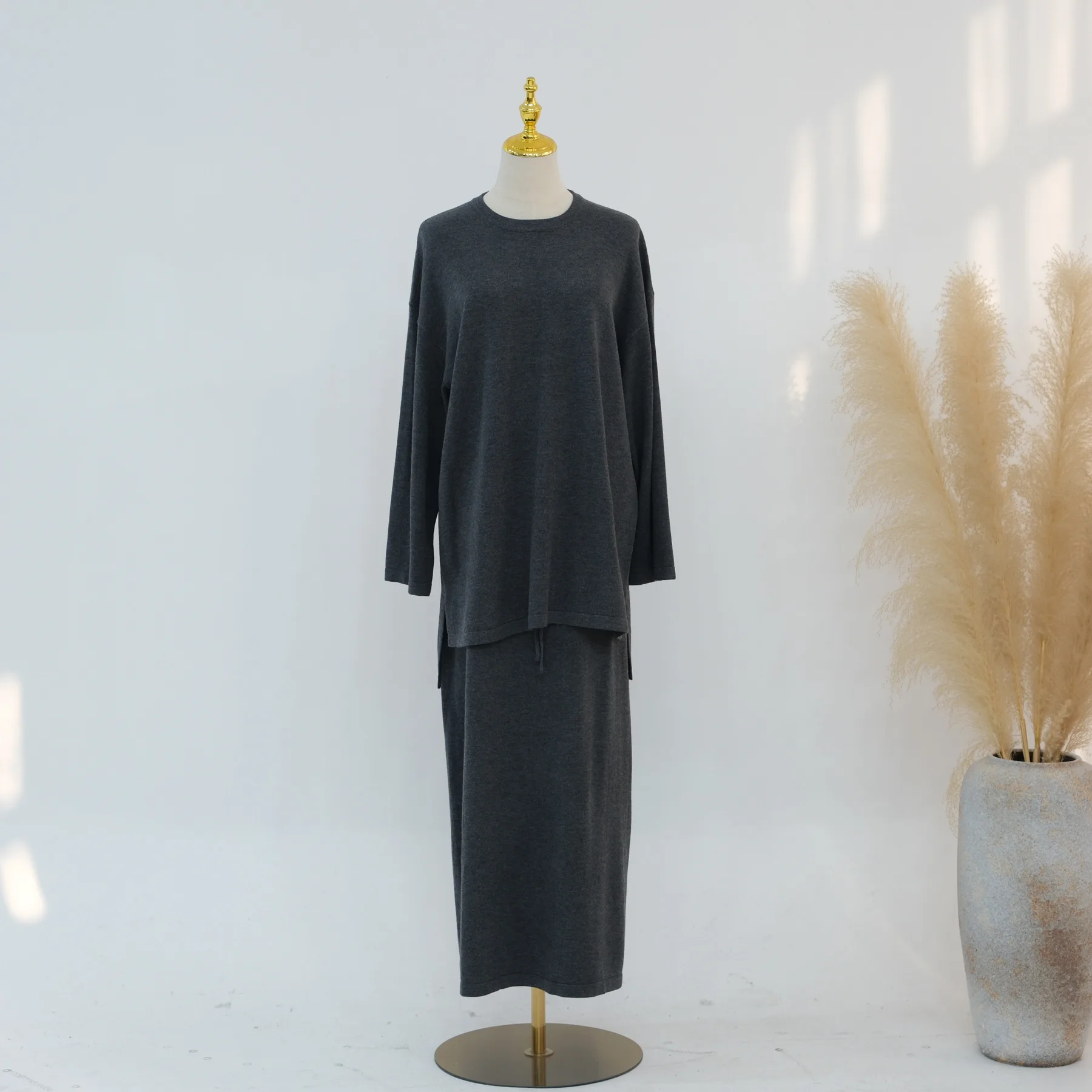 2 Piece Winter Abaya Modest Muslim Woman Set Plain Thick Knitted Loose Sweater Top and Skirt Sets Dubai Islamic Outfits Ramadan
2 Piece Winter Abaya Modest Muslim Woman Set Plain Thick Knitted Loose Sweater Top and Skirt Sets Dubai Islamic Outfits Ramadan