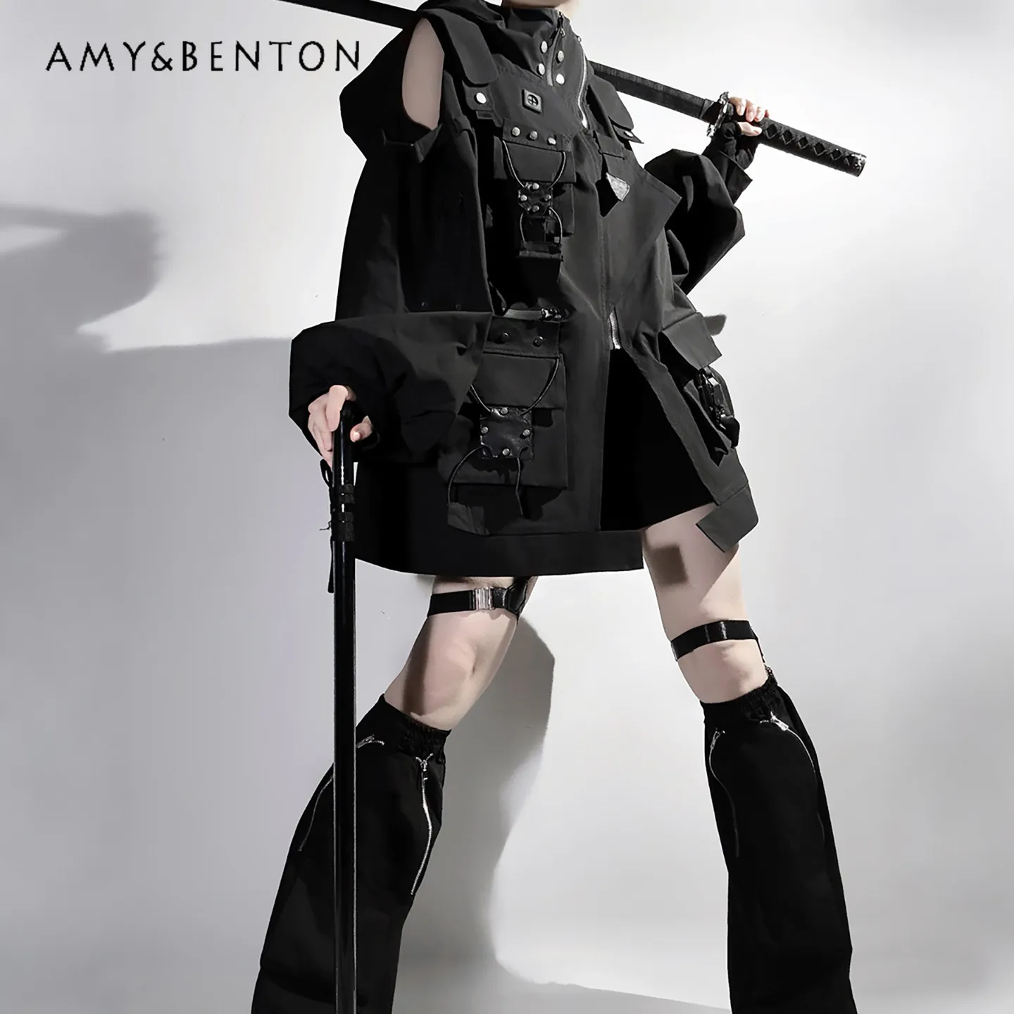 Функциональный крутой комплект куртки Lolita Dark Gothic Subculture, потертое пальто большого размера с длинными рукавами, шорты, гетры, комплект из трех предметов
Функциональный крутой комплект куртки Lolita Dark Gothic Subculture, потертое пальто большого размера с длинными рукавами, шорты, гетры, комплект из трех предметов