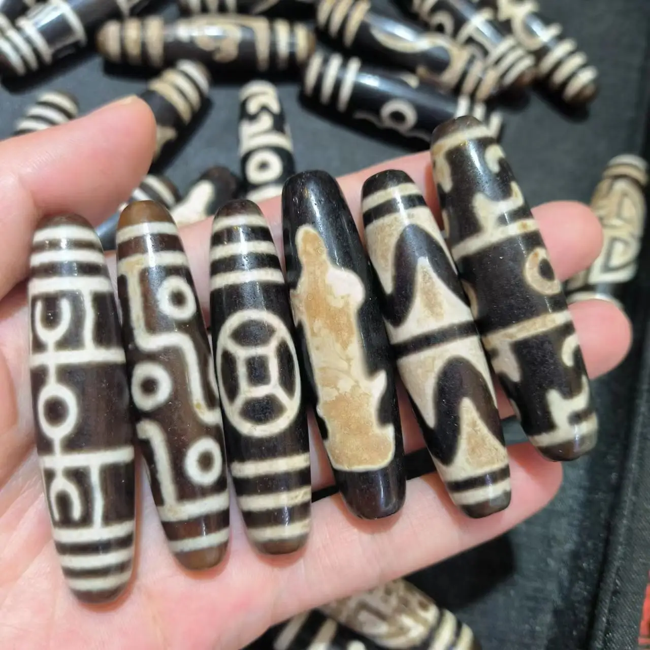 10pcs/lot natural multi-pattern agate dzi wholesale Weathered lines calcify Old Accessories for bracelet necklaces ethnic style
10pcs/lot natural multi-pattern agate dzi wholesale Weathered lines calcify Old Accessories for bracelet necklaces ethnic style