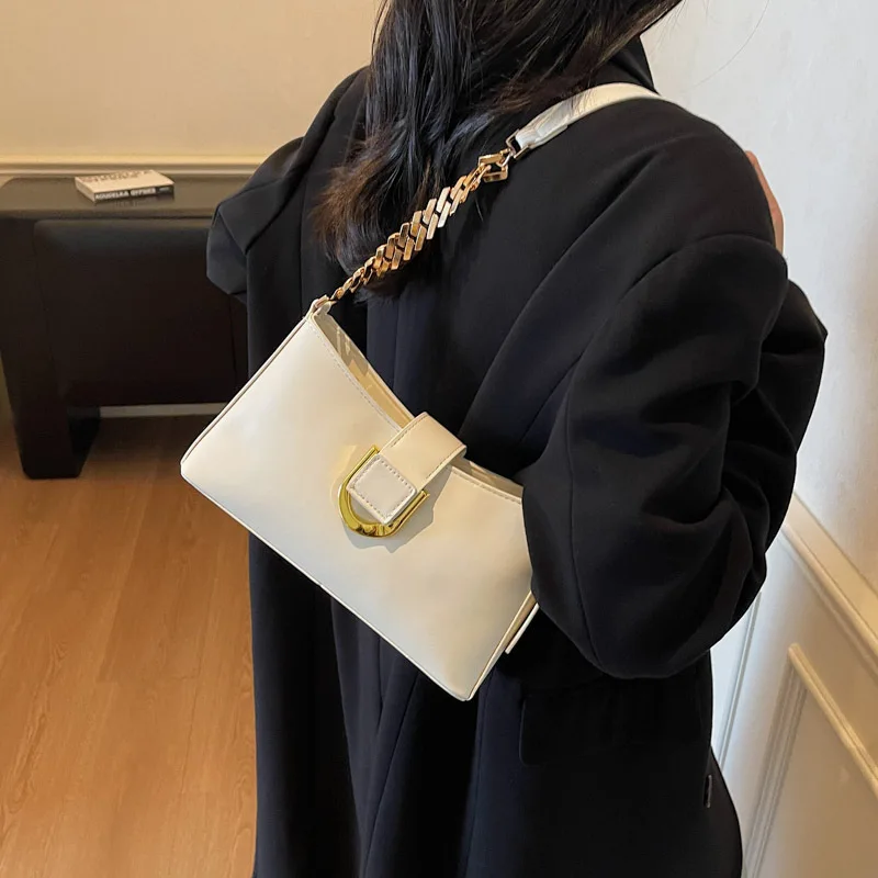 Простой темперамент, новая сумка подмышками, сумка-мессенджер с цепочкой, модель через плечо с пряжкой на молнии, универсальная и модная
Простой темперамент, новая сумка подмышками, сумка-мессенджер с цепочкой, модель через плечо с пряжкой на молнии, универсальная и модная