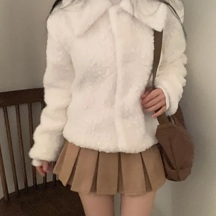 Chic ort Lamb Fur Jaet Women's Winter Faion White Fluffy Coat Anti-Aging Cotton 00% Ladies' Versatile Sle Coat
Chic ort Lamb Fur Jaet Women's Winter Faion White Fluffy Coat Anti-Aging Cotton 00% Ladies' Versatile Sle Coat