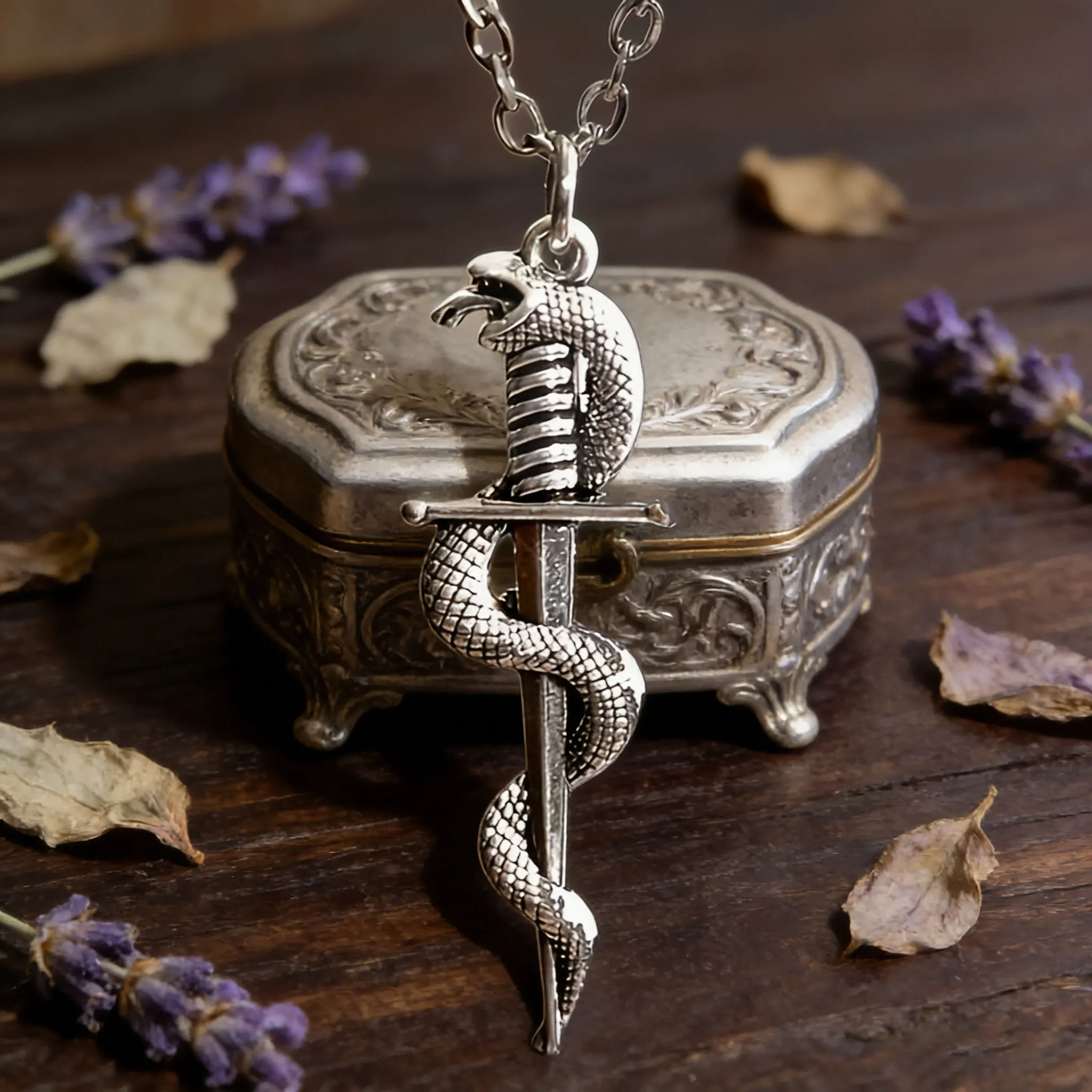 1Pc Snake Sword Bohemian Necklace - Edgy Gothic Fashion for Daily, Party & Roleplay
1Pc Snake Sword Bohemian Necklace - Edgy Gothic Fashion for Daily, Party & Roleplay