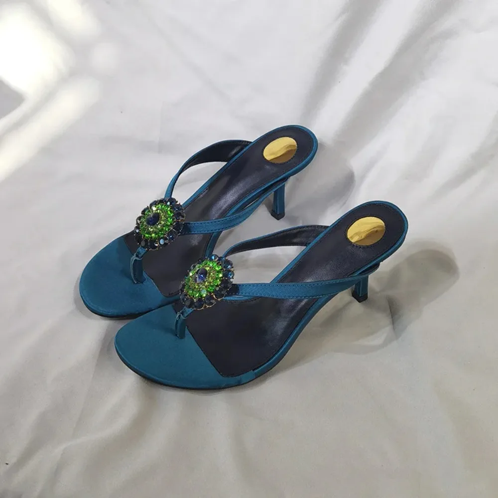 2026 Women Retro Luxury Satin Multicolor Rhinestone Thong Round Toe Slip On Stiletto Mule Sandals Banquet Wedding Party Occasion
2026 Women Retro Luxury Satin Multicolor Rhinestone Thong Round Toe Slip On Stiletto Mule Sandals Banquet Wedding Party Occasion