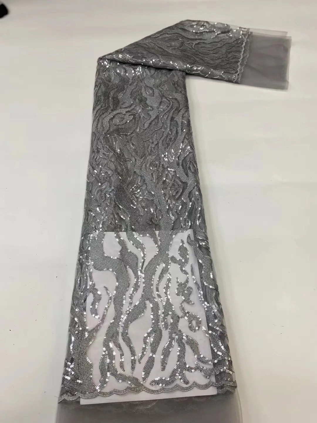 2022 Latest Gray French Sequin Lace Fabric High Quality African Eembroidered Fabric With Sequins Nigerian lace Fabric KR21137
2022 Latest Gray French Sequin Lace Fabric High Quality African Eembroidered Fabric With Sequins Nigerian lace Fabric KR21137