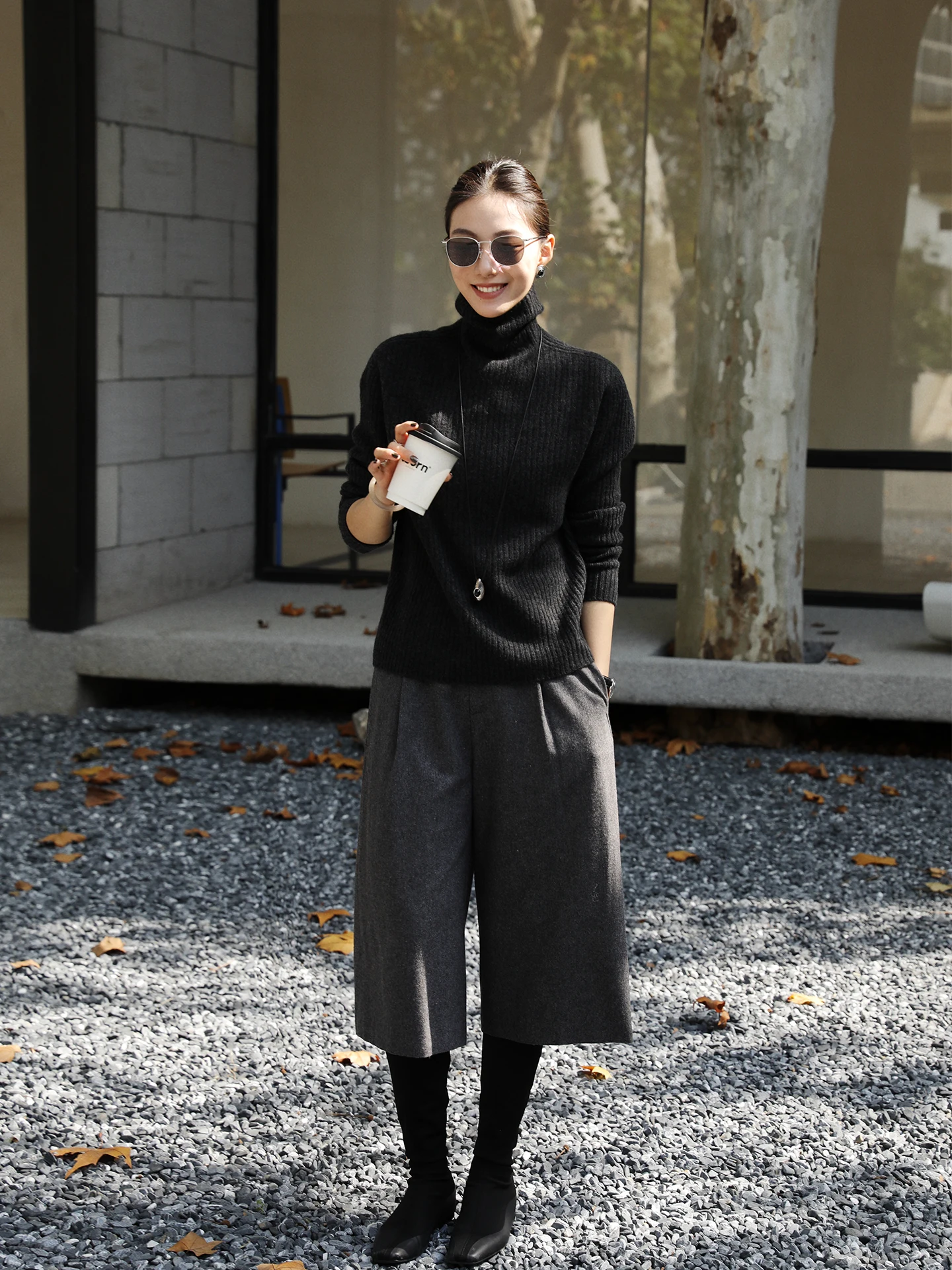 Модные шерстяные брюки с высокой талией и широкими штанинами, укороченные, из искусственной кожи, до середины икры, зимние, новые, повседневные, с эффектом похудения
Модные шерстяные брюки с высокой талией и широкими штанинами, укороченные, из искусственной кожи, до середины икры, зимние, новые, повседневные, с эффектом похудения