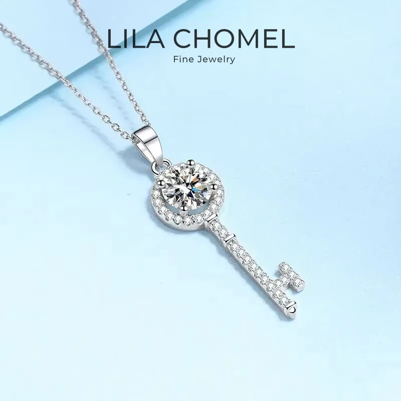 Women 18K White Gold Valentine's Day Necklaces 0.5/1CT Moissanite Diamond Pendant Key Girl Birthday Gift PT950 Platinum Jewelry
Women 18K White Gold Valentine's Day Necklaces 0.5/1CT Moissanite Diamond Pendant Key Girl Birthday Gift PT950 Platinum Jewelry