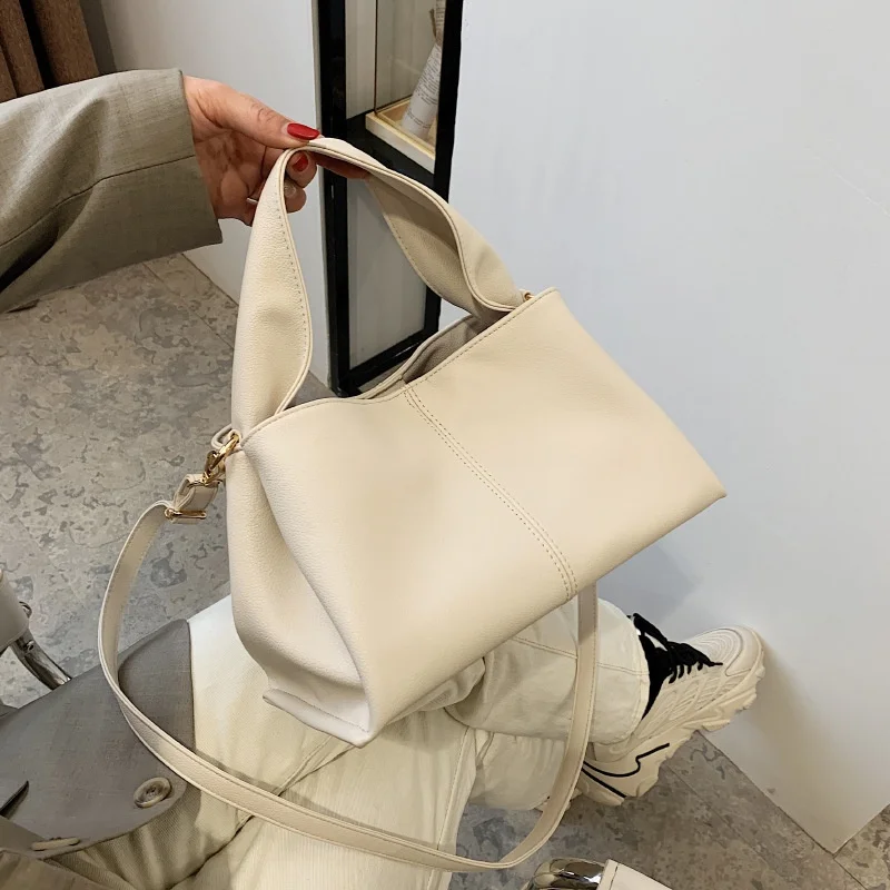 Роскошная легкая кожаная сумка, подходящая для французских пельменей, европейских и американских ретро-сумок, женских сумок через плечо.
Роскошная легкая кожаная сумка, подходящая для французских пельменей, европейских и американских ретро-сумок, женских сумок через плечо.