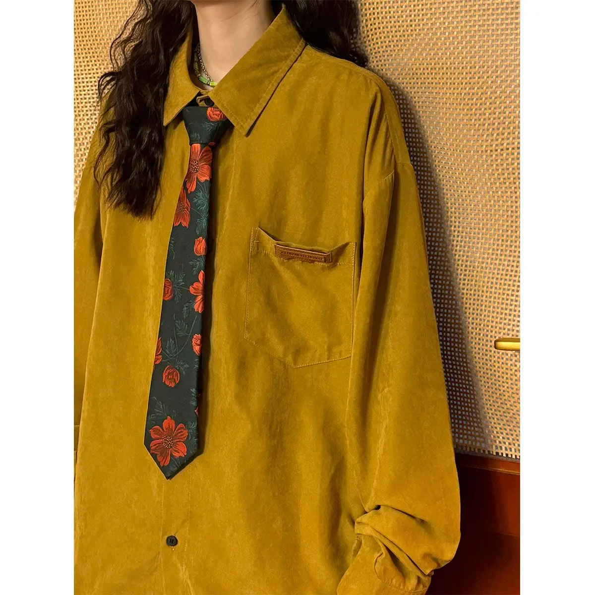 Женская осенняя однотонная рубашка с длинными рукавами в студенческом стиле, повседневный топ для молодых девушек, женская свободная тонкая верхняя одежда в стиле ретро
Женская осенняя однотонная рубашка с длинными рукавами в студенческом стиле, повседневный топ для молодых девушек, женская свободная тонкая верхняя одежда в стиле ретро