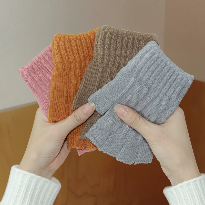 Autumn and Winter Touch-Screen Half-Finger Knitted Warm Gloves for Men and Women Students for Writing and Cycling
Autumn and Winter Touch-Screen Half-Finger Knitted Warm Gloves for Men and Women Students for Writing and Cycling