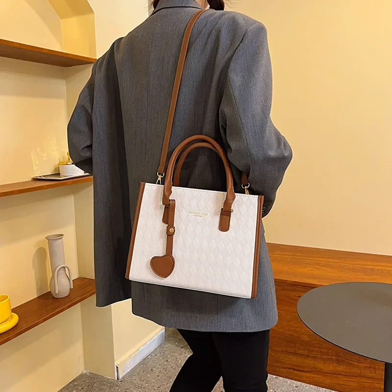Ladies Luxury Brand Shoulder Bag Ladies Retro Large-capacity Tote Top-Handle Bag Girl Small Fresh Small Square Crossbody Bag
Ladies Luxury Brand Shoulder Bag Ladies Retro Large-capacity Tote Top-Handle Bag Girl Small Fresh Small Square Crossbody Bag