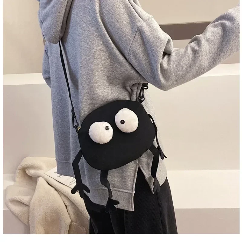 Креативная и универсальная сумка через плечо, маленькая черная парусиновая сумка-мессенджер с брикетом для девочек, забавная милая уродливая маленькая сумка 
Креативная и универсальная сумка через плечо, маленькая черная парусиновая сумка-мессенджер с брикетом для девочек, забавная милая уродливая маленькая сумка