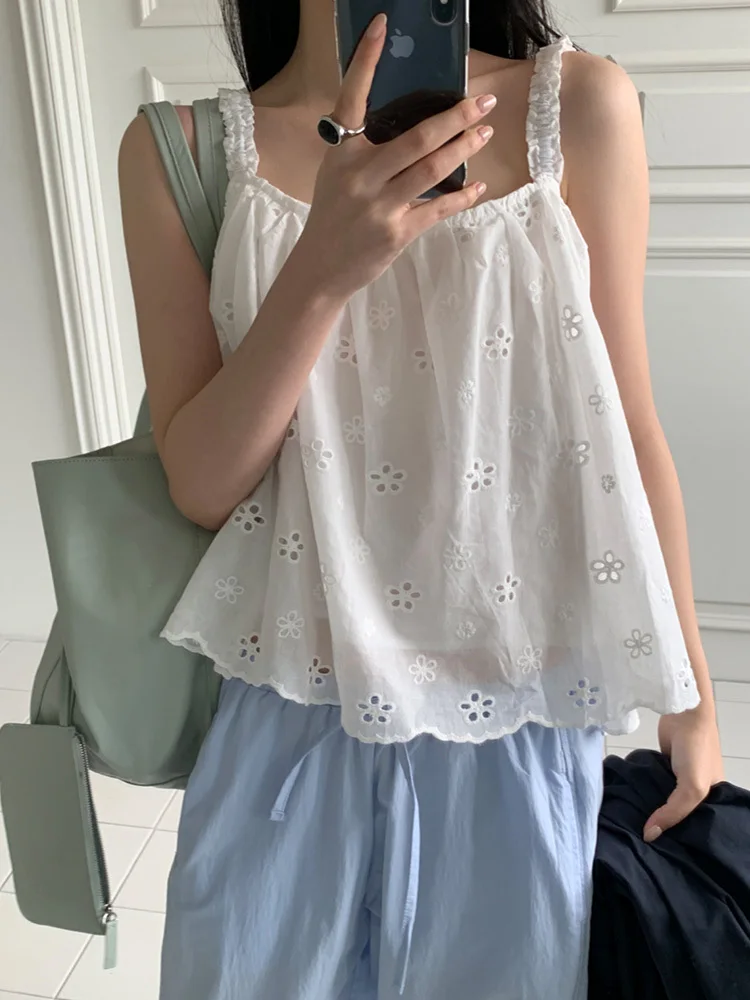 Elegant Embroidered Hollow out White Strap Vest Women's Outerwear Short Sleeveless Top for Summer Fashion Loose Fit Design
Elegant Embroidered Hollow out White Strap Vest Women's Outerwear Short Sleeveless Top for Summer Fashion Loose Fit Design