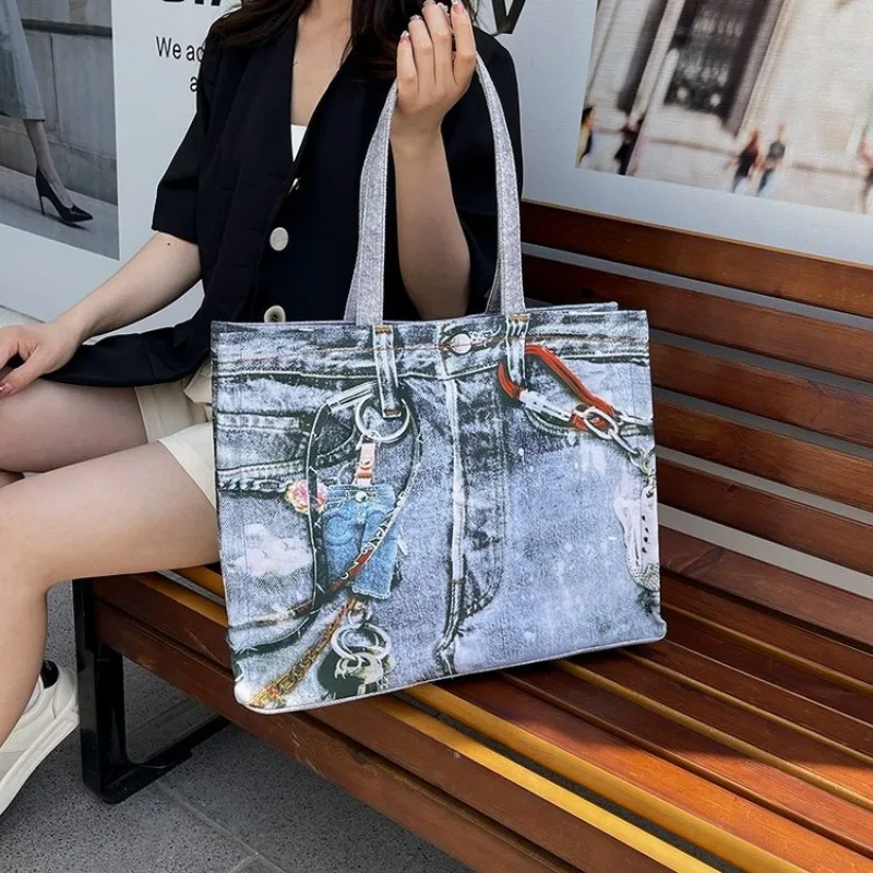 Простые винтажные сумки для подгузников для женщин: кожаная сумка через плечо от люксового бренда, элегантная модная вместительная сумка-тоут для поездок на работу.
Простые винтажные сумки для подгузников для женщин: кожаная сумка через плечо от люксового бренда, элегантная модная вместительная сумка-тоут для поездок на работу.