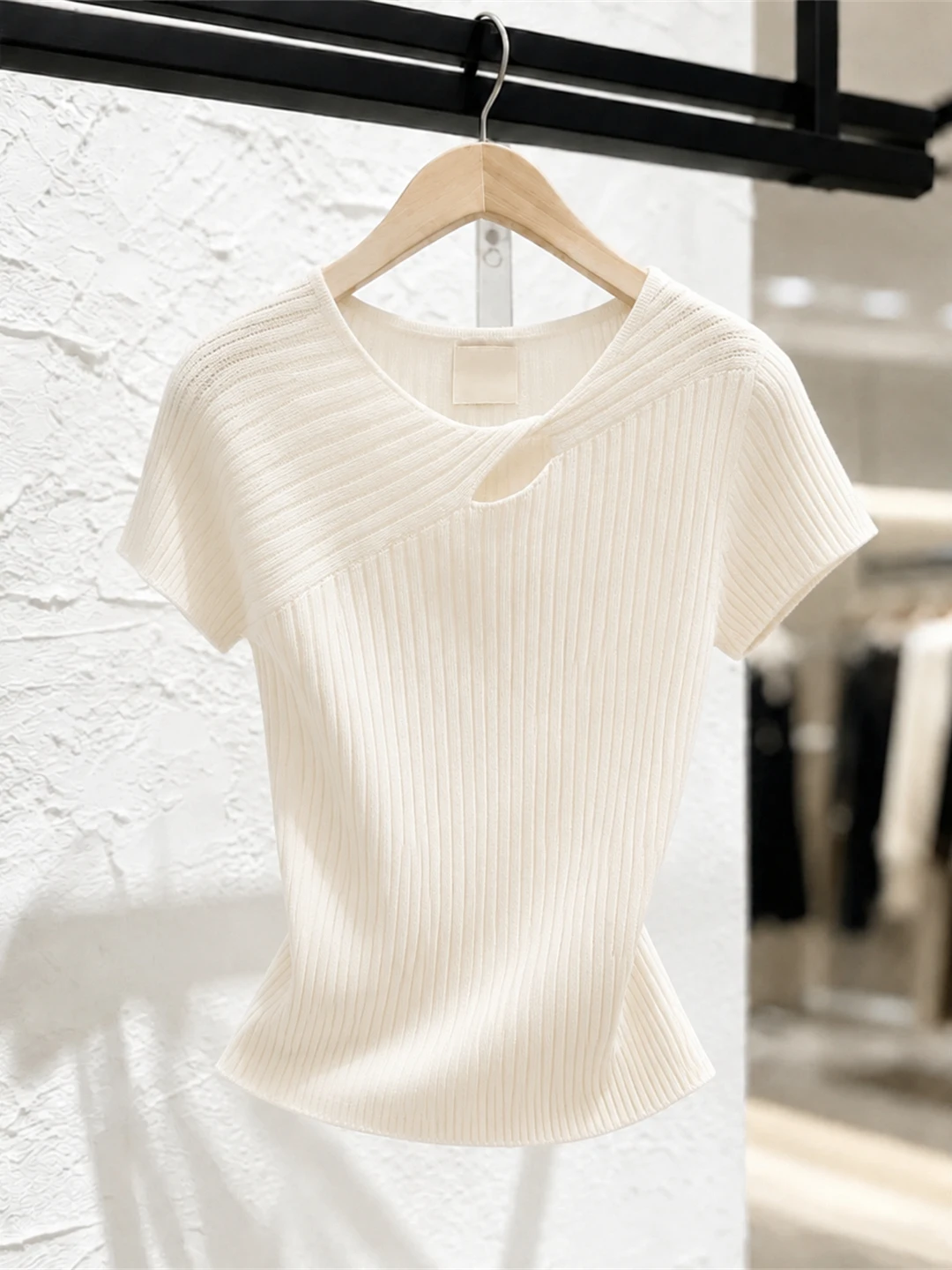 Unique Soft Style Simple Color Short Sleeve Women's Knitted Ice Silk Top Daily Wear Comfortable Stretchy Summer Fashion
Unique Soft Style Simple Color Short Sleeve Women's Knitted Ice Silk Top Daily Wear Comfortable Stretchy Summer Fashion