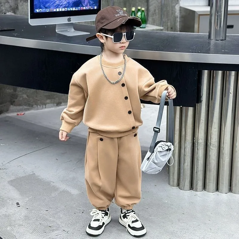 Нижняя одежда для детей 4 лет, корейская детская одежда, новинка 2025 года, детский осенне-зимний комплект свитшотов для мальчиков, детская одежда, топ
Нижняя одежда для детей 4 лет, корейская детская одежда, новинка 2025 года, детский осенне-зимний комплект свитшотов для мальчиков, детская одежда, топ