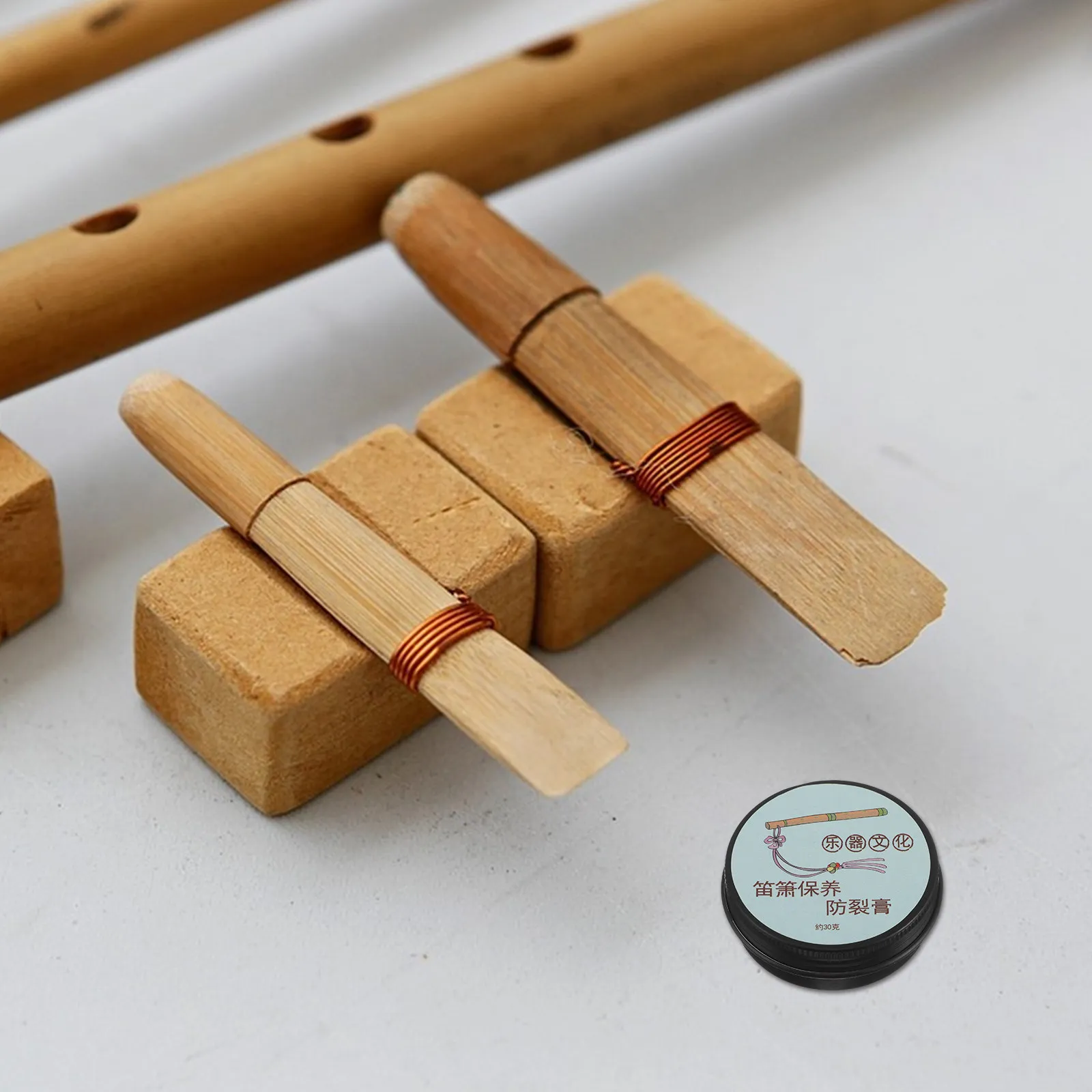 Крем для ухода за бамбуковыми флейтами от трещин 30г, универсальный увлажняющий крем для обслуживания китайских музыкальных инструментов, средство для ухода за флейтами
Крем для ухода за бамбуковыми флейтами от трещин 30г, универсальный увлажняющий крем для обслуживания китайских музыкальных инструментов, средство для ухода за флейтами