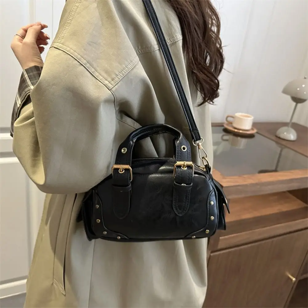 Simple Y2K Retro Rivet Shoulder Bag Pu Leather Fashion Motorcycle Bag Handbag Spicy Girl Vintage Underarm Bag Girls
Simple Y2K Retro Rivet Shoulder Bag Pu Leather Fashion Motorcycle Bag Handbag Spicy Girl Vintage Underarm Bag Girls