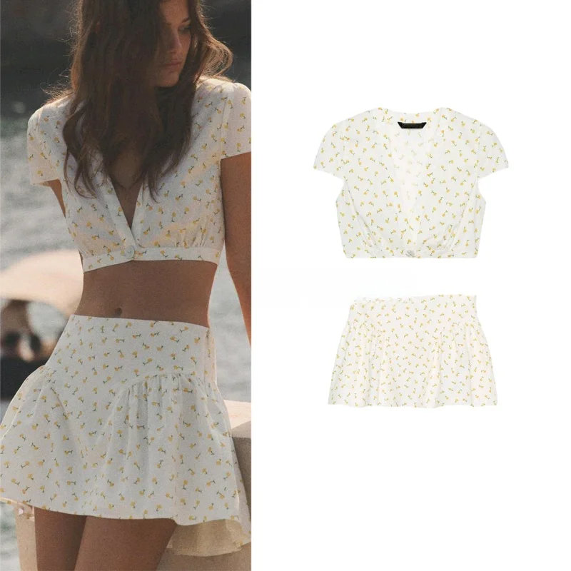 Length Short Sleeve V-Neck Floral Decorated Pleated Half Skirt Women's Fashion Summer Outfit Two-Piece Set Short Dress
Length Short Sleeve V-Neck Floral Decorated Pleated Half Skirt Women's Fashion Summer Outfit Two-Piece Set Short Dress