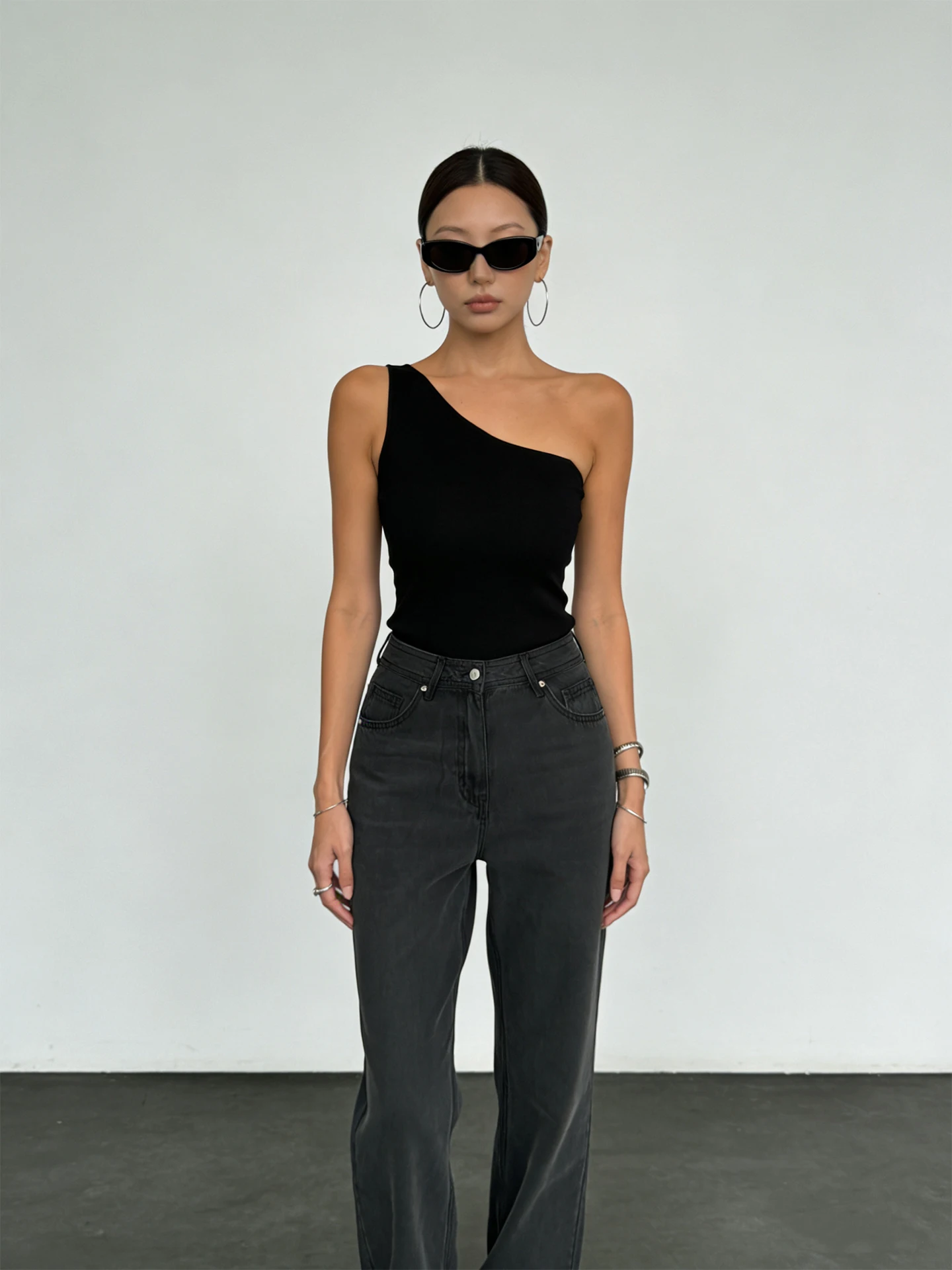 High Waist Cool Feeling Women's Jeans Straight Leg Thin Long Pants Summer New Arrival Casual Versatile Denim Shorts
High Waist Cool Feeling Women's Jeans Straight Leg Thin Long Pants Summer New Arrival Casual Versatile Denim Shorts