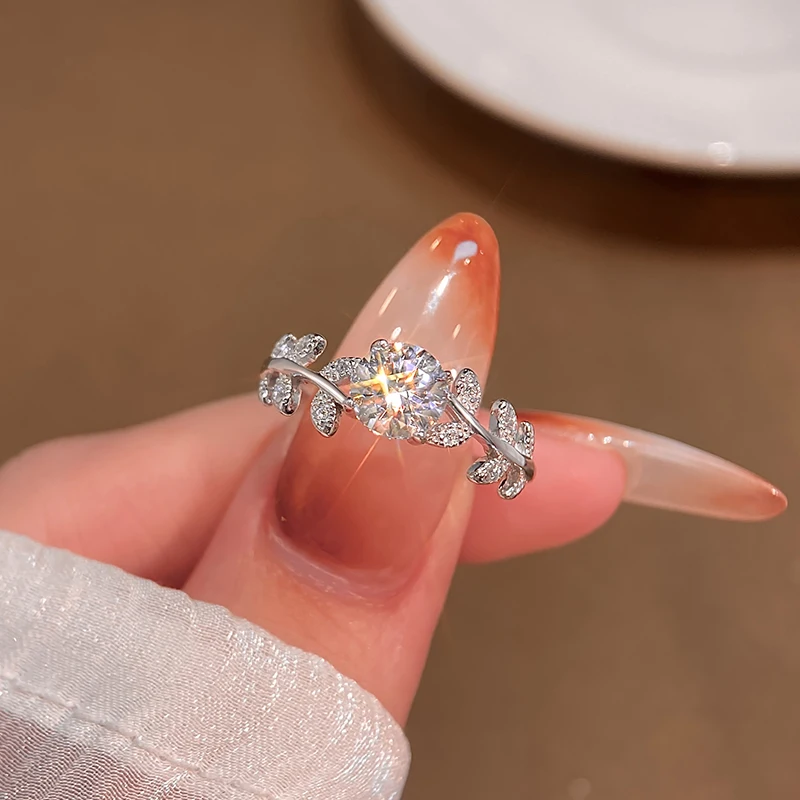 KNB 1CT Certified White Moissanite Diamond Leaf Round Ring for Women's Daily Wear Real 925 Sterling Silver Luxury Fine Jewelry
KNB 1CT Certified White Moissanite Diamond Leaf Round Ring for Women's Daily Wear Real 925 Sterling Silver Luxury Fine Jewelry