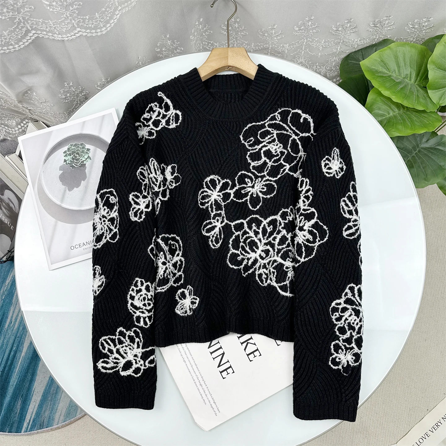 Loose Long Sleeve round Neck Knitted Top with Embroidered Flowers French Style Fashionable Autumn Women's Premium Knitwear
Loose Long Sleeve round Neck Knitted Top with Embroidered Flowers French Style Fashionable Autumn Women's Premium Knitwear