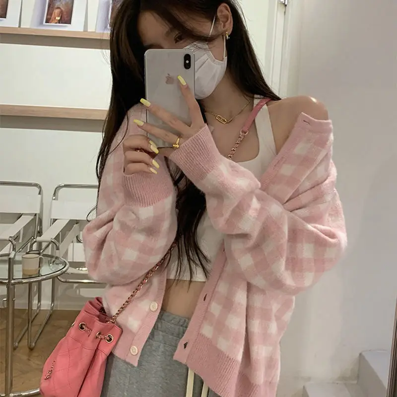 Мягкий вязаный свитер в молочную клетку, художественный и свежий клетчатый свитер для верхней одежды, новый кардиган в западном стиле 
Мягкий вязаный свитер в молочную клетку, художественный и свежий клетчатый свитер для верхней одежды, новый кардиган в западном стиле