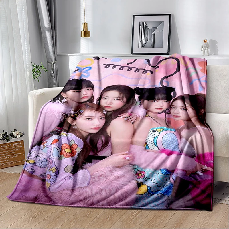 Мягкое плюшевое одеяло 3D KPOP Le Sserafim Star, фланелевое одеяло для гостиной, спальни, кровати, дивана, подарок
Мягкое плюшевое одеяло 3D KPOP Le Sserafim Star, фланелевое одеяло для гостиной, спальни, кровати, дивана, подарок
