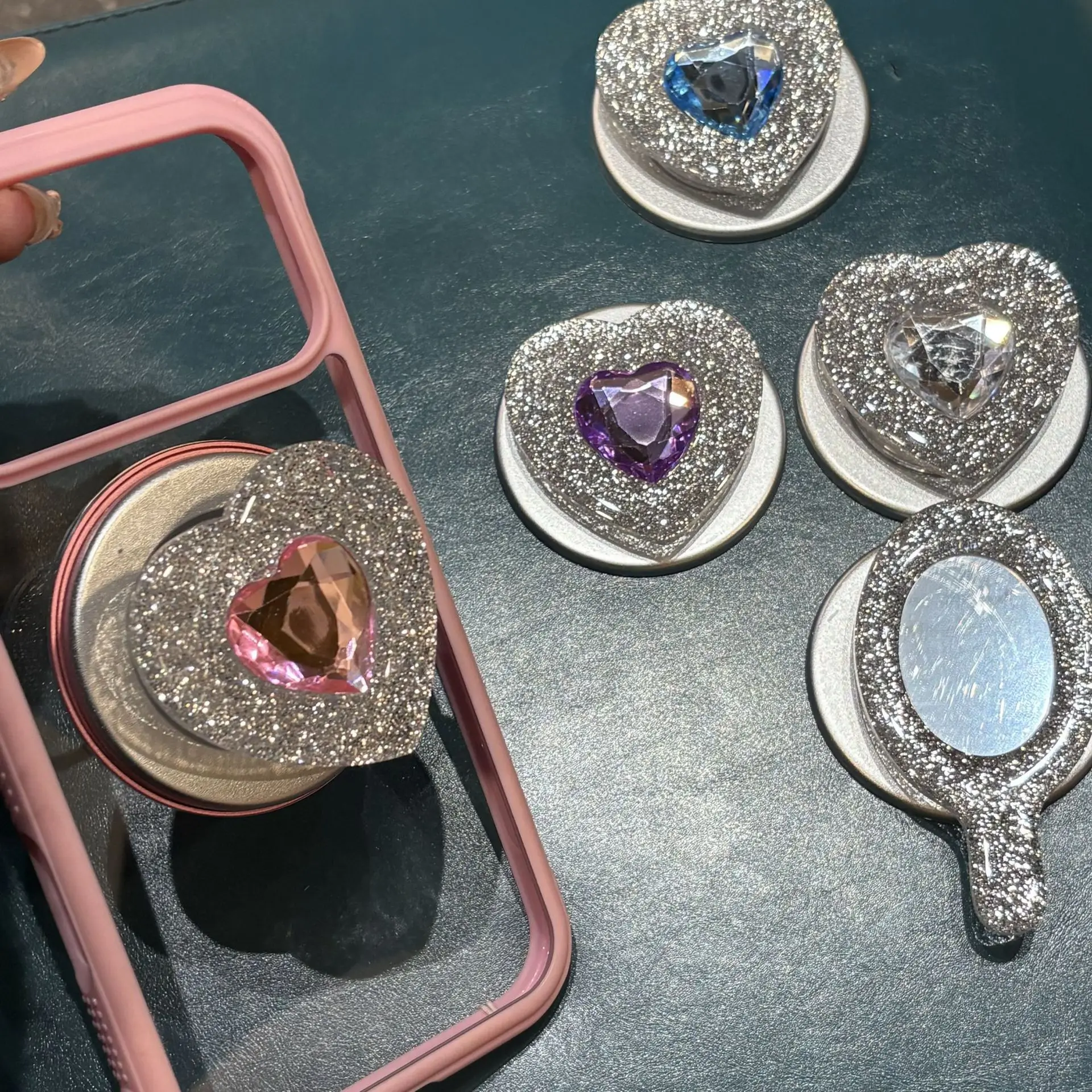Korean Glitter Love Diamond Bracket Is Suitable for Magsafe Magnetic Mobile Phone Case Desktop Lazy Artifact Four Colors
Korean Glitter Love Diamond Bracket Is Suitable for Magsafe Magnetic Mobile Phone Case Desktop Lazy Artifact Four Colors