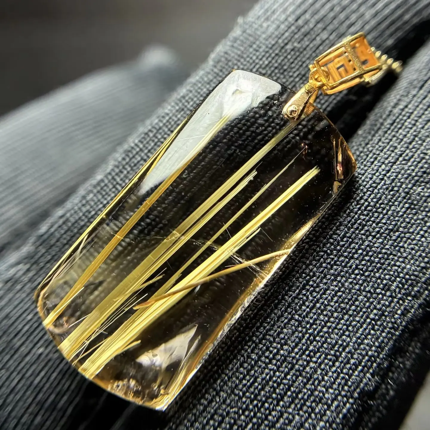 Natural Gold Rutilated Quartz Pendant For Women Lady Men Brazil Wealth Gift Reiki Healing Crystal 28x13mm Beads Gemstone AAAAA
Natural Gold Rutilated Quartz Pendant For Women Lady Men Brazil Wealth Gift Reiki Healing Crystal 28x13mm Beads Gemstone AAAAA