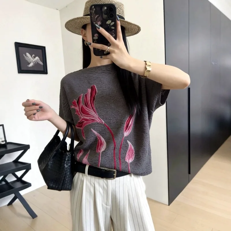 Miyake Pleated T-Shirt Women Plisse 2026 Summer New Loose Slim High-End Top One-Flower Versatile Batwing Short Sleeve T-Shirt
Miyake Pleated T-Shirt Women Plisse 2026 Summer New Loose Slim High-End Top One-Flower Versatile Batwing Short Sleeve T-Shirt